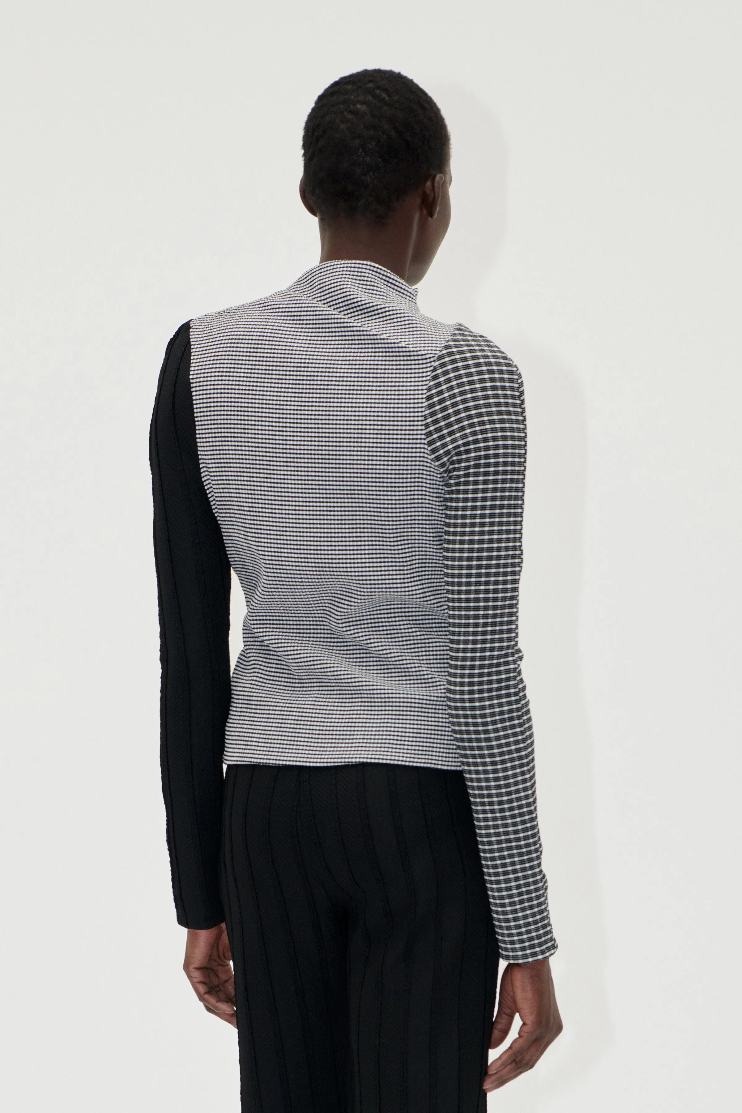 Long Sleeve Pleated Shoulder Top - Black / White